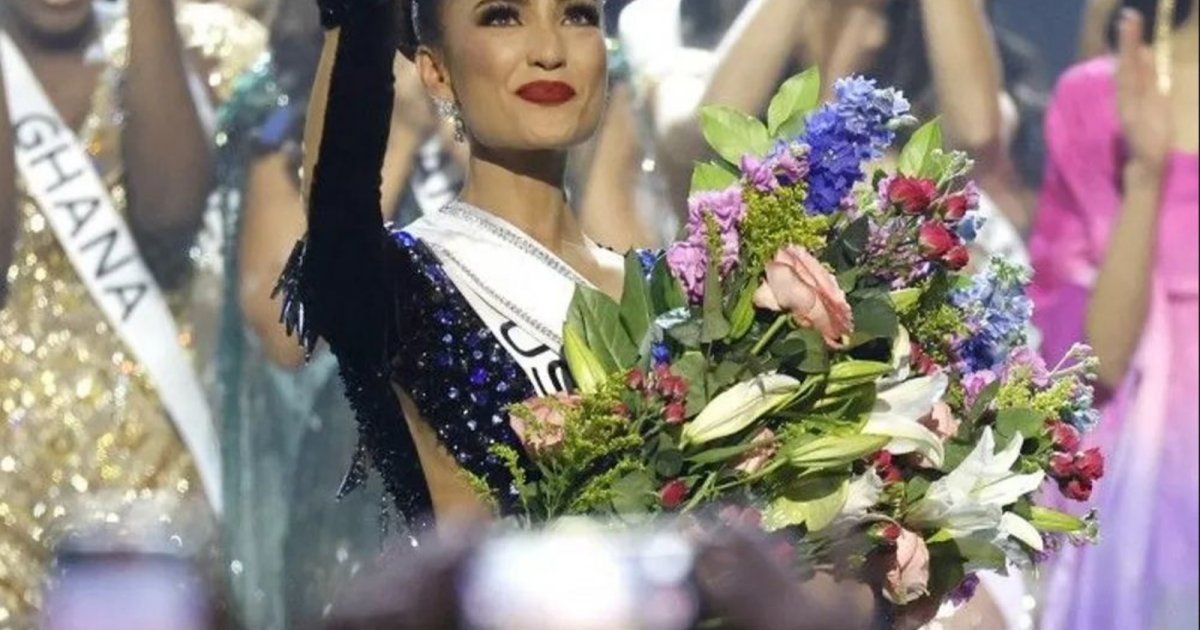 شاهد .. ملكة جمال الكون تشعل الجمهور بإطلال نارية... والبكيني حديث الجميع