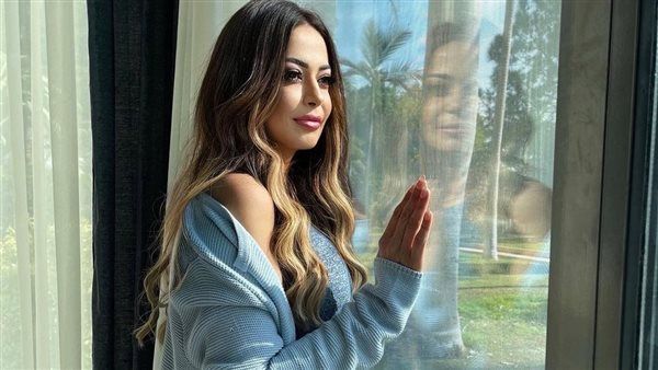 داليا مصطفي لاقت محدش بيتكلم عليها قالت تقوم تثير الجدل
