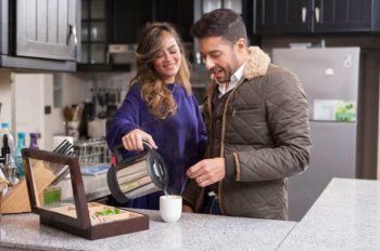 شاهد .. جولة في منزل محمد حماقي في مصر.. ديكوره هادئ ومرتب للغاية