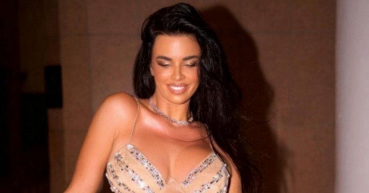 شاهد .. ملكة جمال كرواتيا تشعل المتابعين بصورة بالبكيني من سريرها