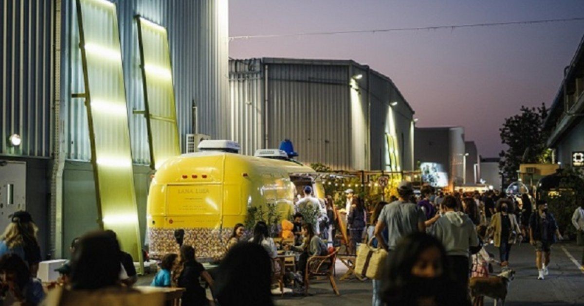 شاهد .. خاص وبالفيديو - مهرجان القوز في " السركال أفنيو " في دبي .. أجواء ثقافية وفنية رائعة