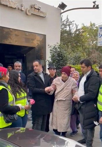 شاهد .. صورة لـ حلمي بكر تثير الجدل حول تعرضه لأزمة صحية جديدة بعد خروجه من المستشفى