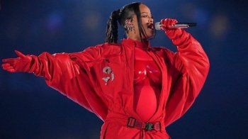 شاهد .. ريهانا تحيي حفل الـ "Super Bowl".. وهكذا أعلنت عن حملها الثاني