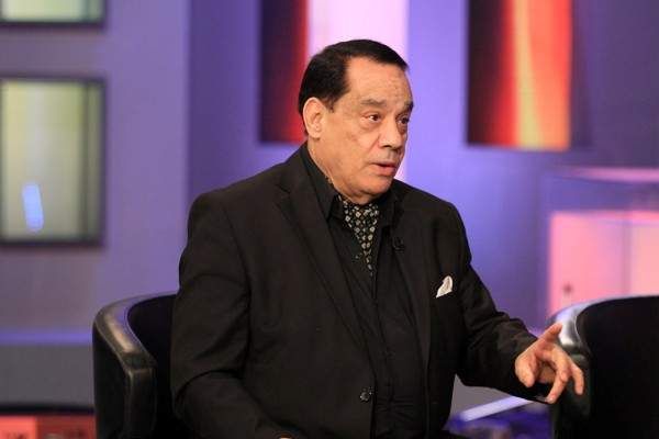 شاهد .. صورة لـ حلمي بكر تثير الجدل حول تعرضه لأزمة صحية جديدة بعد خروجه من المستشفى