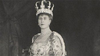 شاهد .. إجراء تعديلات على تاج الملكة ماري ليناسب كاميلا في حفل تتويج الملك تشارلز الثالث-بالصور