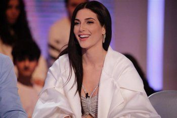 شاهد .. رزان جمّال تألقت بـ كروب توب من الكريستال وهذا سعرها الباهظ - بالصور