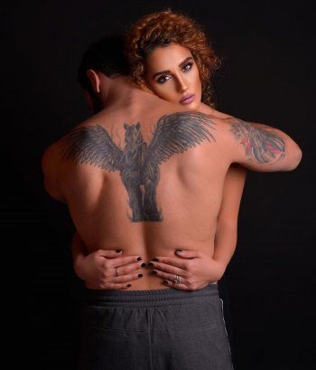 شاهد .. سالي بسمة وزوجها بصورة جريئة بدون ملابس بهذه المناسبة