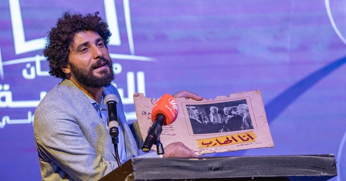 شاهد .. قاسم إسطنبولي يتألق في مهرجان المنصورة المسرحي.. وهذه الجائزة التي نالها