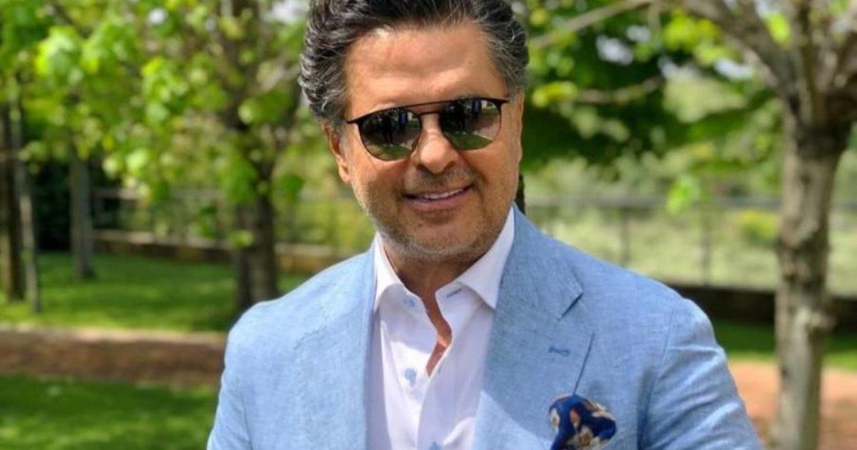 شاهد .. راغب علامة بصورة نادرة مع والدته