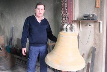 شاهد .. خاص - أجراس بيت شباب تقرع في مختلف كنائس لبنان والعالم .. إليكم تاريخها وأسرارها