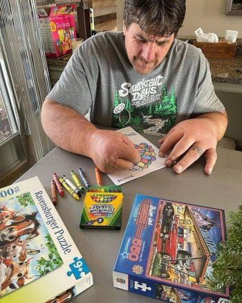 شاهد .. بالصور - شبيه باباي يتصدر التريند... وحسابه يتخطى الملوين متابعع