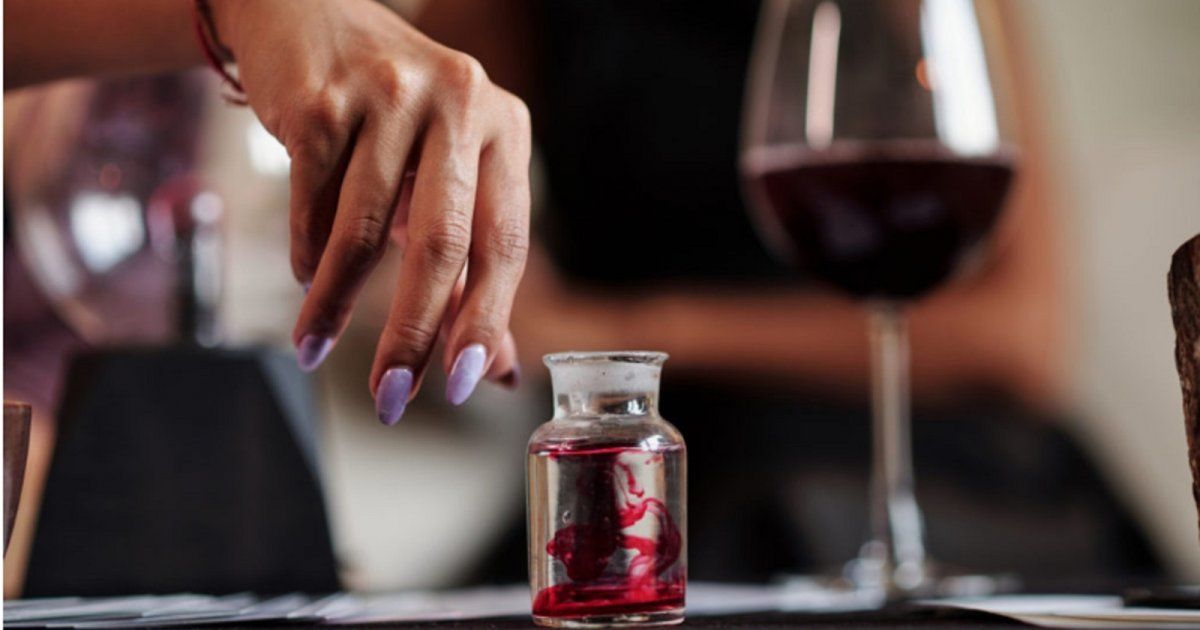 شاهد .. ممثلة مصرية مشهورة تعترف بإعطائها السم لوالدتها