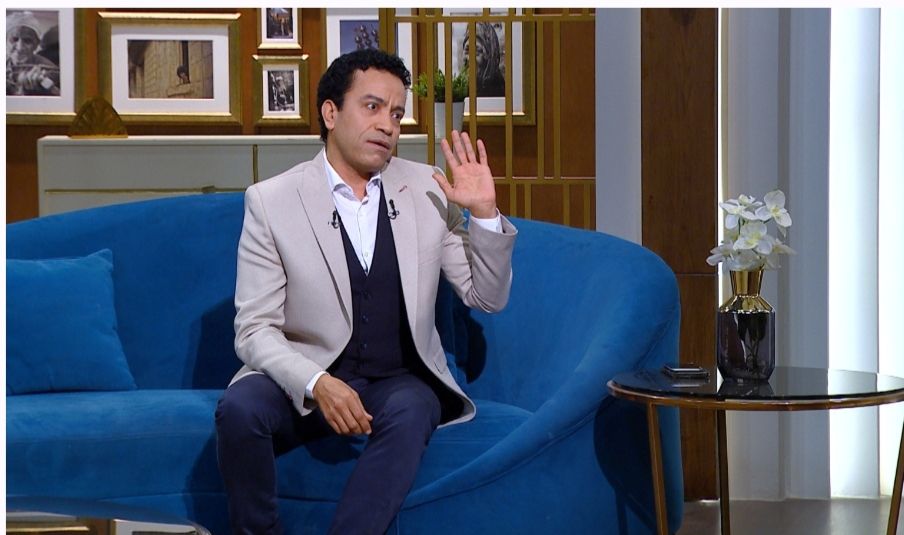 غدًا نجم الكوميديا سامح حسين علي كرسي الإعتراف مع الدكتور عمرو الليثي .. بواحد من الناس