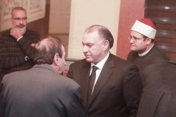 شاهد .. دينا فؤاد وحسن الرداد وغيرهما يعزون إيناس كامل بوالدها-بالصور