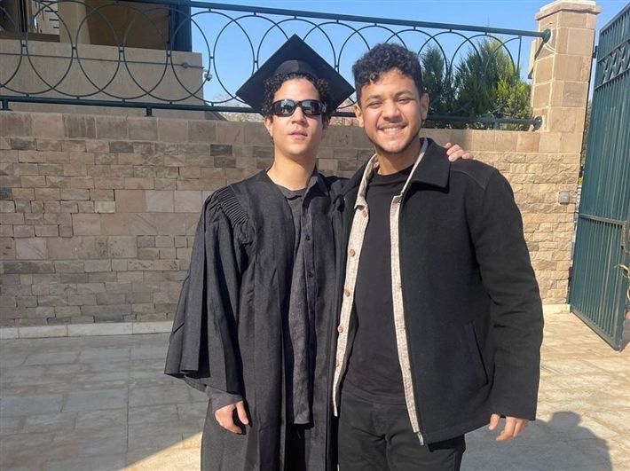 ابناء النجوم كبروا و اتخرجوا من الجامعة الأمريكية : شاهد