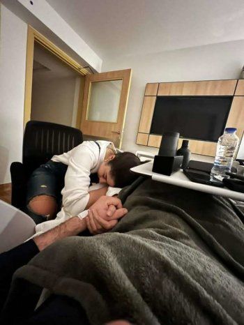 شاهد .. أحمد ثروت يتعرض لوعكة صحية ويوجه رسالة مؤثرة لخطيبته من المستشفى -بالصورة