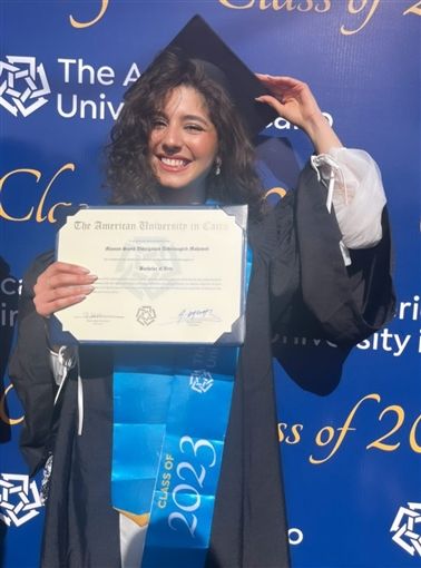 ابناء النجوم كبروا و اتخرجوا من الجامعة الأمريكية : شاهد