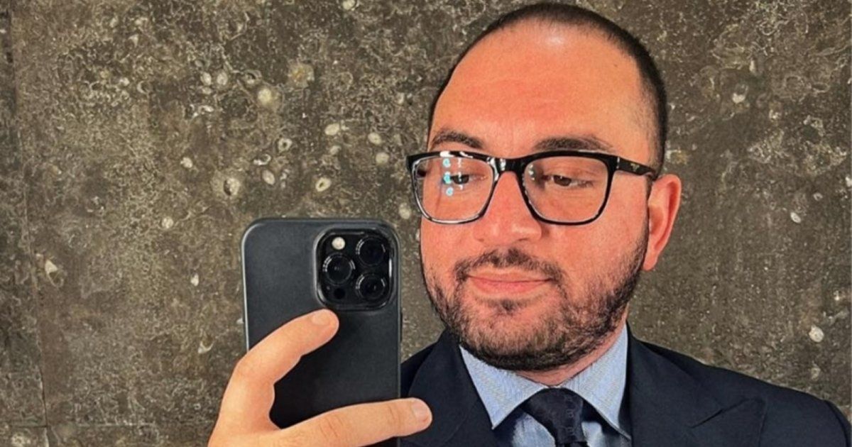 شاهد .. أحمد ثروت يتعرض لوعكة صحية ويوجه رسالة مؤثرة لخطيبته من المستشفى -بالصورة