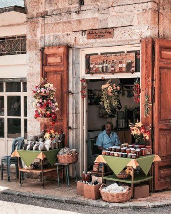 شاهد .. خاص- دوما بلدة لبنانية عريقة تميزت بالقرميد الأحمر على سطوحها وسوقها العتيق وهي وجهة دائمة للسياح