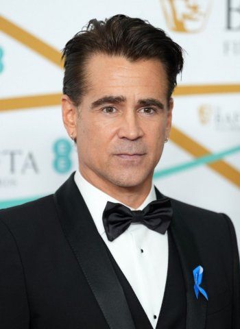 شاهد .. بالصور - لماذا إرتدى المشاهير شرائط زرقاء في حفل توزيع جوائز "BAFTA"؟