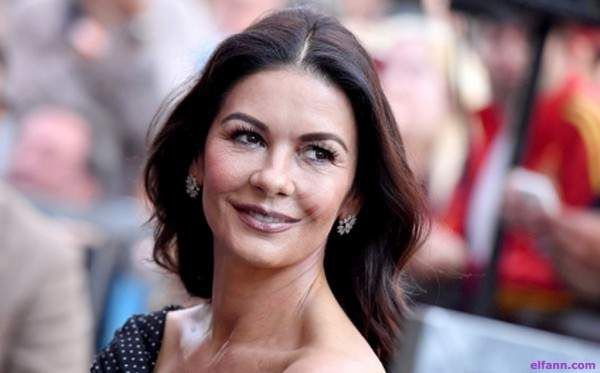 شاهد .. بالصور - كاثرين زيتا جونز تتألق بفستان ارجواني شفاف مطرز بالخرز