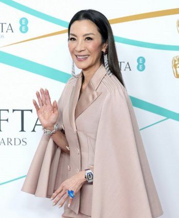 شاهد .. بالصور - لماذا إرتدى المشاهير شرائط زرقاء في حفل توزيع جوائز "BAFTA"؟