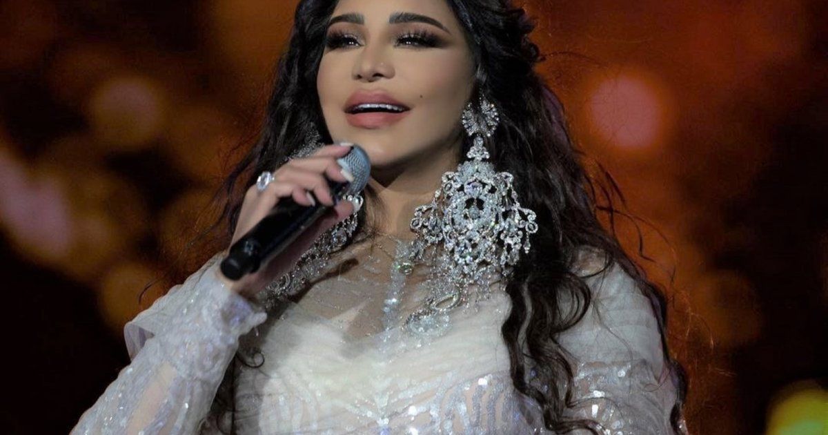 شاهد .. بعدما أثارت الجدل بحجمهما.. سعر قرطيّ أحلام بحفلها في الرياض يسبب أزمة