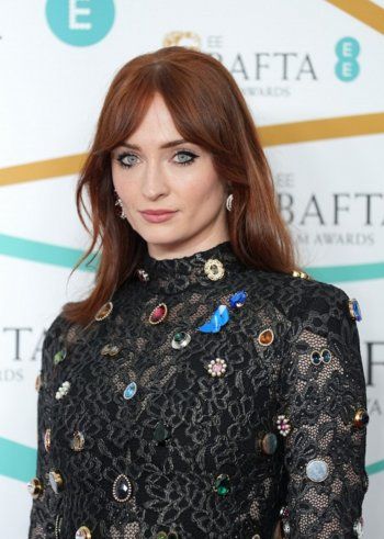 شاهد .. بالصور - لماذا إرتدى المشاهير شرائط زرقاء في حفل توزيع جوائز "BAFTA"؟