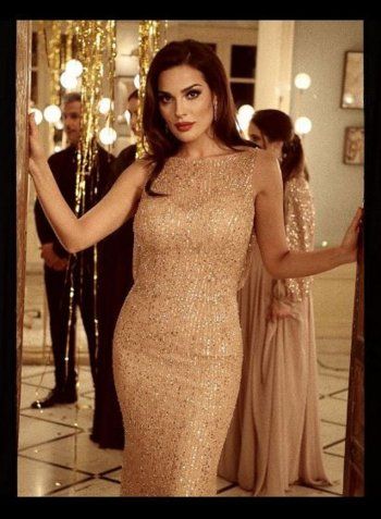 شاهد .. نادين نسيب نجيم تتألق باللون الذهبي.. وهكذا بدت