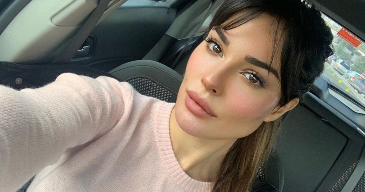 شاهد .. نادين نسيب نجيم تتألق باللون الذهبي.. وهكذا بدت