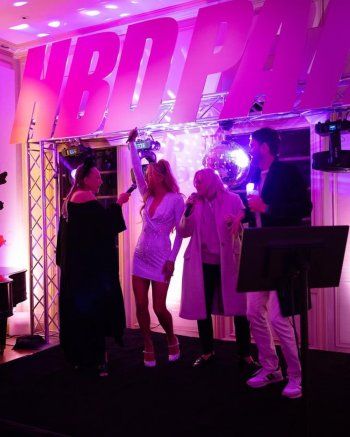 شاهد .. بالصور - باريس هيلتون تحتفل بعيد ميلادها وسط عدد من المشاهير