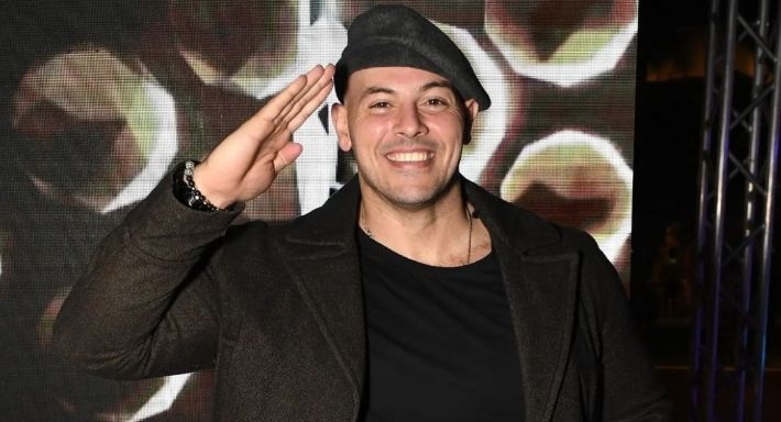 الحقوا : تامر حسني سرق فكرة فيلم ” تاج ” من تهامي