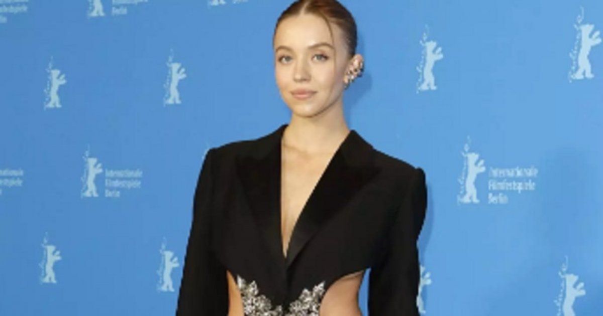 شاهد .. بالصور - سيدني سويني تشبه جسيكا رابيت في هذه الإطلالة وإليكم طلب متابعيها