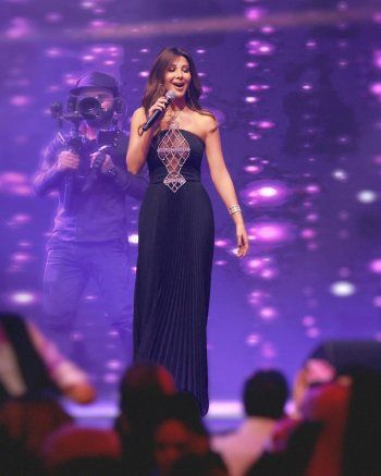 شاهد .. سعر مفاجئ لـ فستان نانسي عجرم من تصميم إيلي صعب