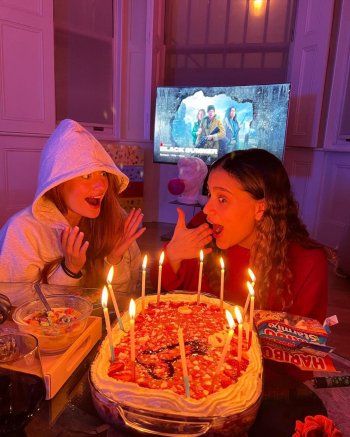 شاهد .. أزمة قالب حلوى عيد ميلاد جنا عمرو دياب تعود إلى الواجهة من جديد.. إليكم التفاصيل