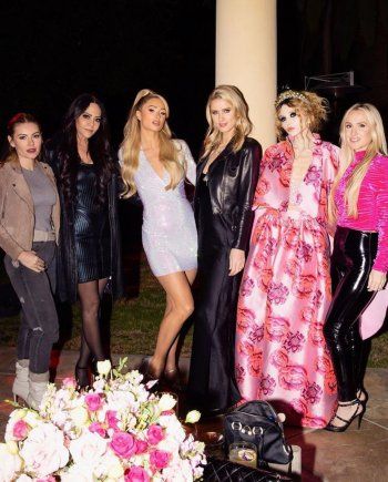 شاهد .. بالصور - باريس هيلتون تحتفل بعيد ميلادها وسط عدد من المشاهير