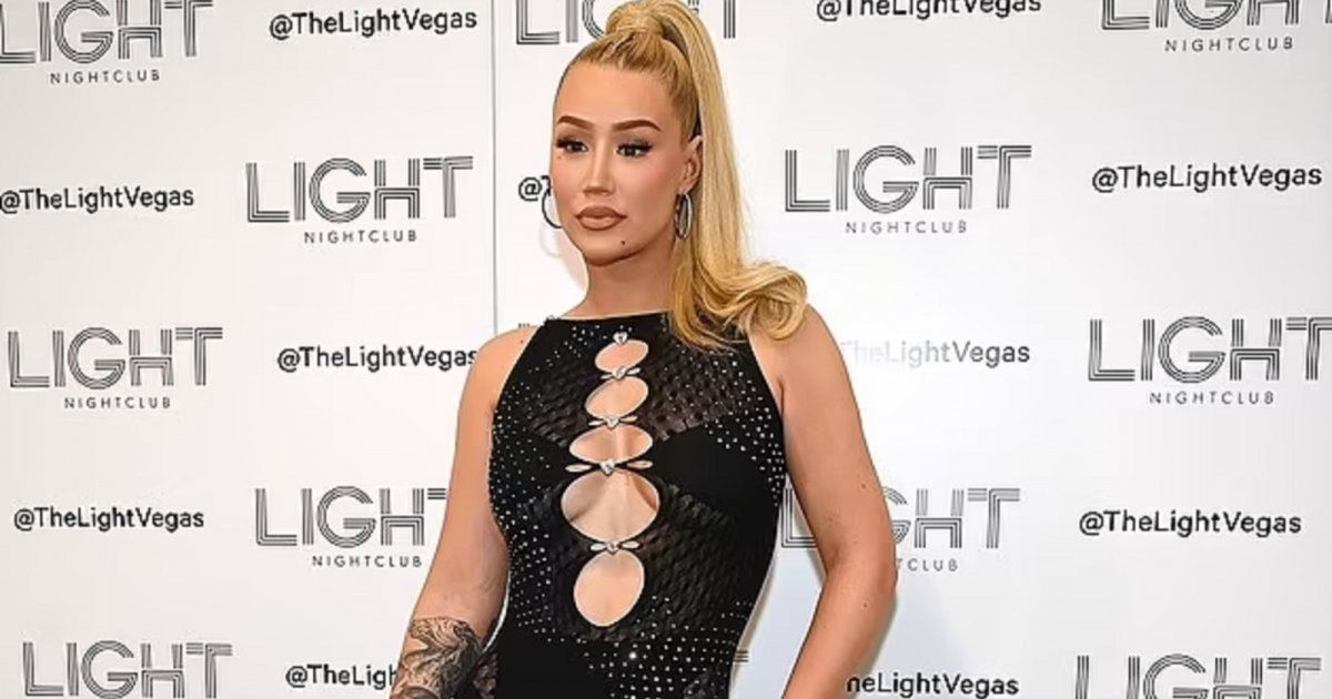 شاهد .. بالصور - إيغي أزاليا بسيارة فاخرة ومتابع يشكك في مواردها المالية