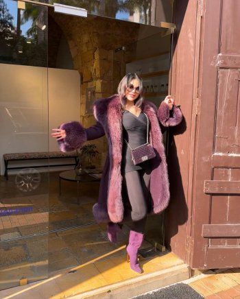 شاهد .. هيفا وهبي متألقة بإطلالة يومية مميزة.. ومعطفها حديث الساعة