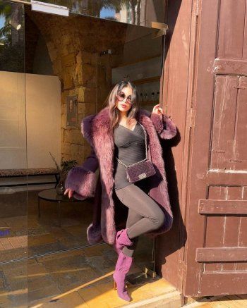 شاهد .. هيفا وهبي متألقة بإطلالة يومية مميزة.. ومعطفها حديث الساعة