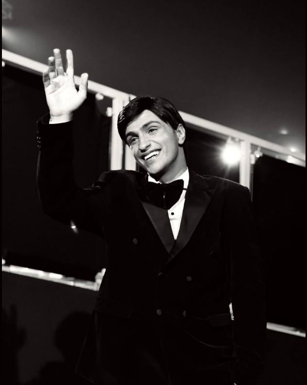 بعد نجاحه في تجسيد “العندليب”.. محمود الغندور يتعاقد على الكتيبة 101