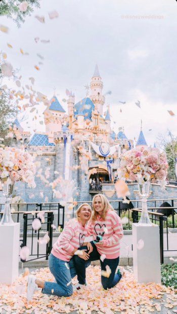 شاهد .. نجمتان عالميتان تعلنان خطوبتهما بشكل رسمي.. والجمهور يتفاعل