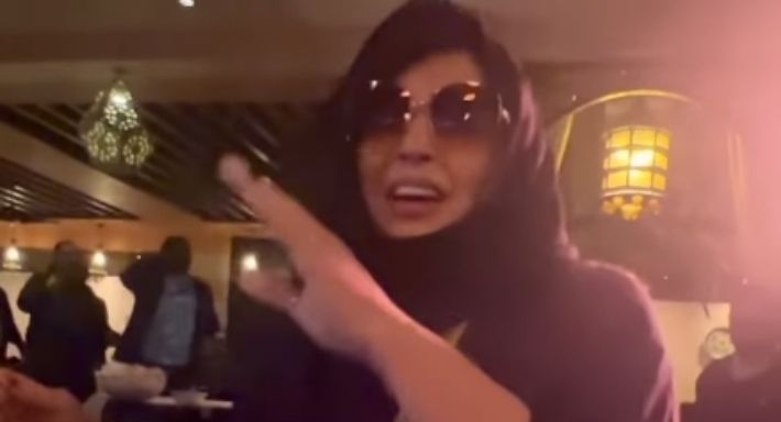 فيفي عبده بترقص خليجي بالحجاب : شاهد