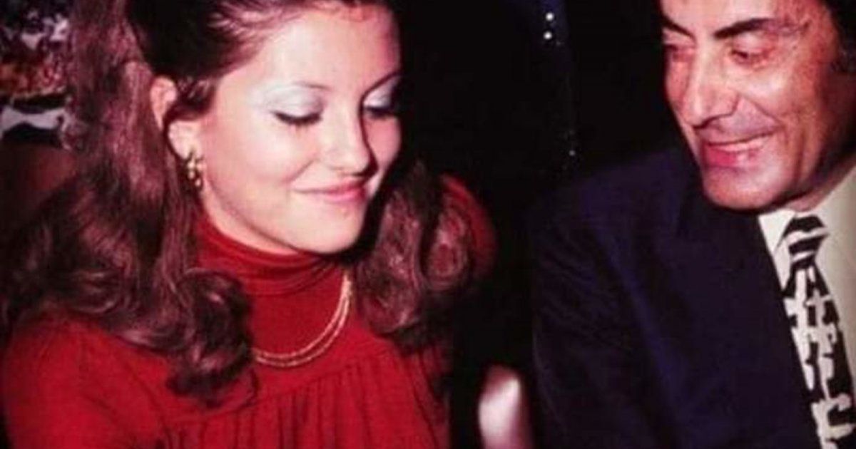 شاهد .. جورجينا رزق بصورة نادرة عام 1971 في حفل تكريمها بمنزل فريد الأطرش