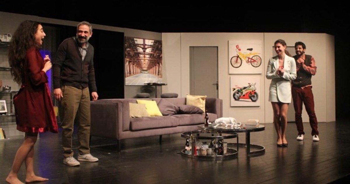 شاهد .. خاص- "الفن" يخترق كواليس مسرحية "رايحين جايين" وهذا ما كشفه برونو جعارة وجوزيان بولس ورودريغ سليمان وسني عبد الباقي