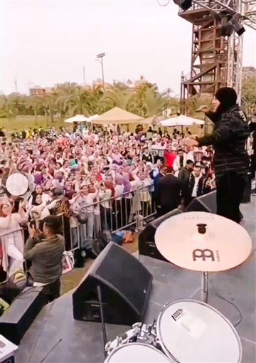 مسلم يتحدى قرار وقفه من “الموسيقيين” : حفالات للصبح