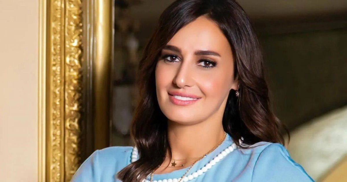 شاهد .. بعد أزماتها المتعددة.. حلا شيحة تخلع الحجاب وتلمح إلى طلاقها