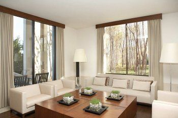 شاهد .. بالصور - جولة داخل منزل إيلي صعب في فقرا.. هندسته سوف تذهلكم