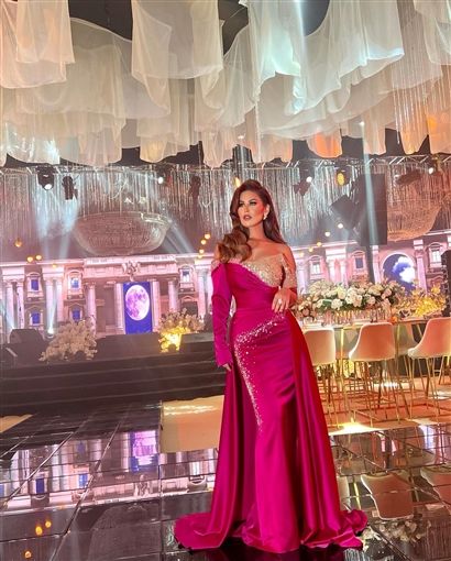 مي سليم بفستان ستان وردي يظهر إنوثتها : شاهد