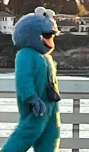 شاهد .. بالصورة - إدارة شرطة سانتا كروز: "احذروا من آدم ساندلر"