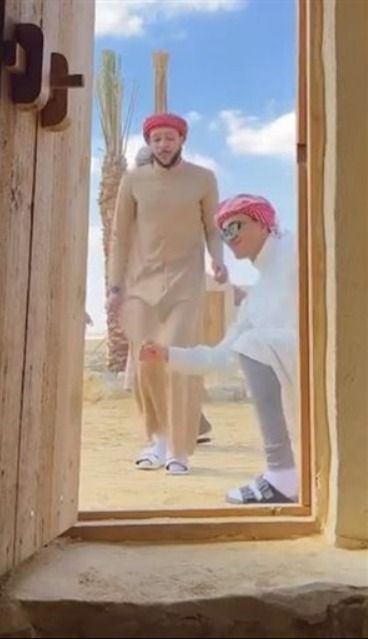 ويجز بيرقص بالزي الخليجي: لما أمك تعملك أبو نواف في البيت